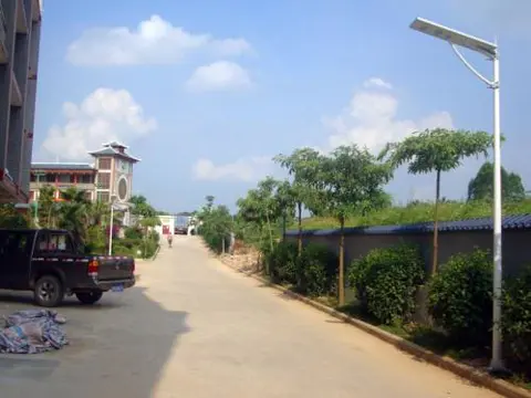 Kenya all in one aluminum SMD3030 solar street light project in pathway