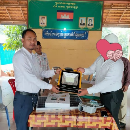 सौर एलईडी स्ट्रीट लाइट्स ने कंबोडिया में गैर-लाभकारी संगठनों को दान दिया