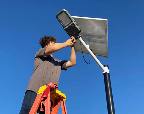 How much does it cost to install a solar street light?