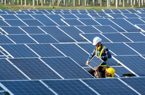 10 reasons why your business should turn to solar